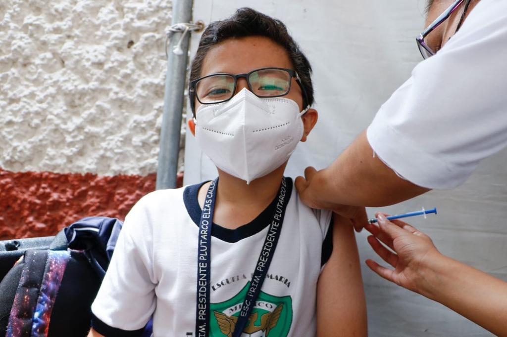 Continúa vacunación para niños de 10 años en CDMX