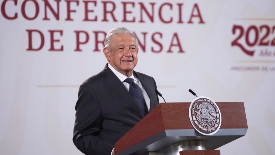 Resalta AMLO logros en salud y educación