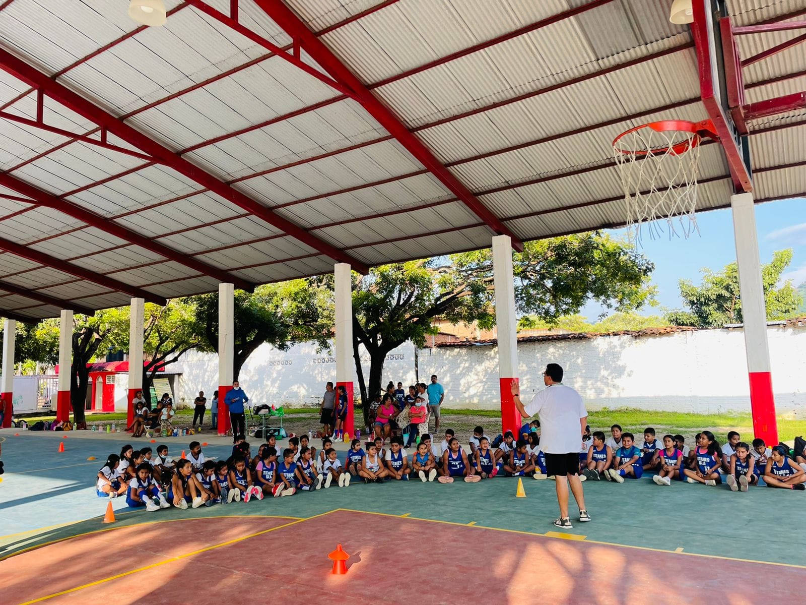 Primer Campamento de basquetbol en San Juan Acatlán