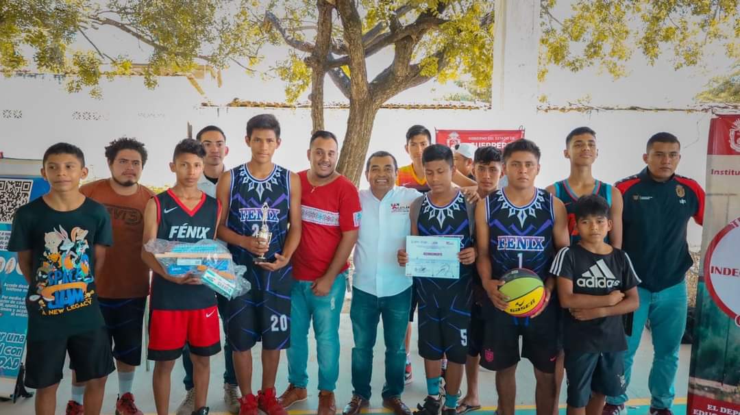Encuentro estudiantil de basquetbol en Mochitlán