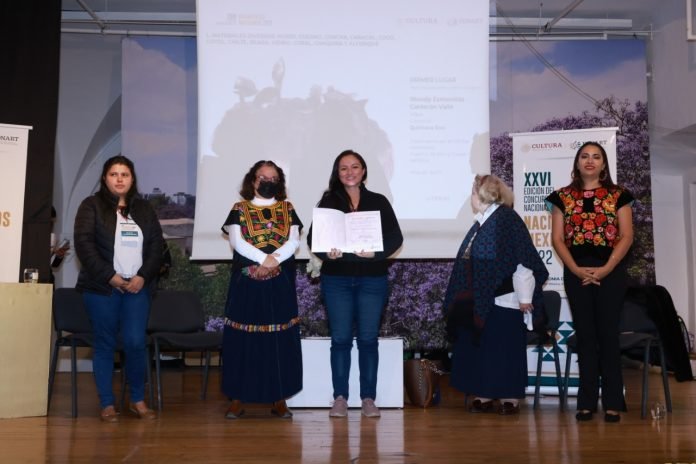 Artesana quintanarroense obtiene el primer lugar en concurso de nacimientos