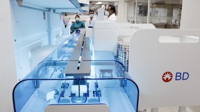 Cuenta SEDESA con moderno laboratorio de microbiología, único en CDMX y América Latina
