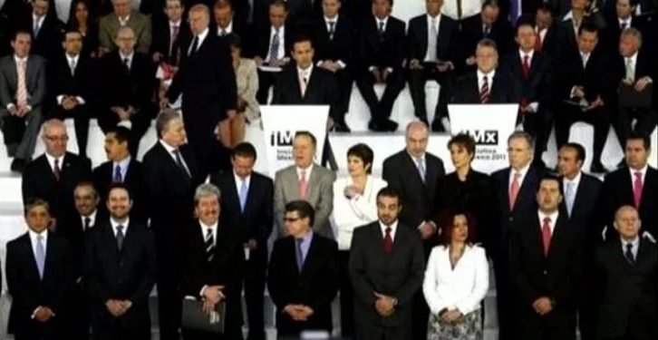 Exhibe AMLO foto de periodistas asistentes a “acuerdo” para la “cobertura informativa de la violencia”