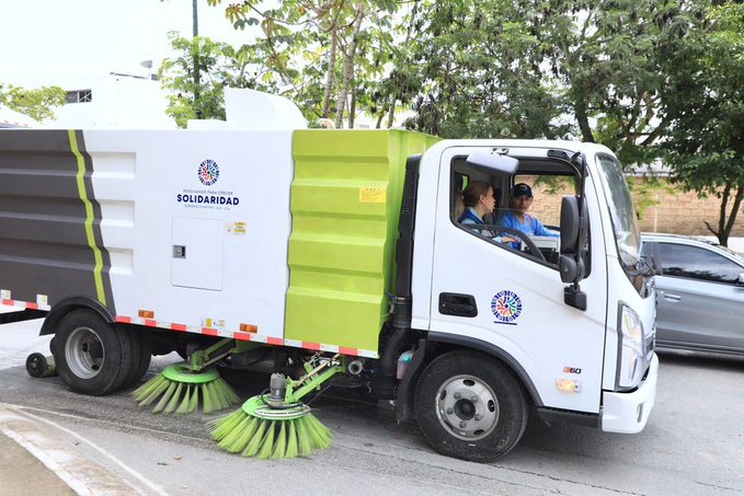 Solidaridad garantiza calles limpias con nueva barredora