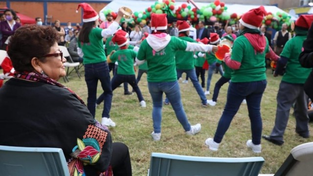 Celebra Ernestina Godoy posada navideña con niños bajo custodia en la FGJCDMX