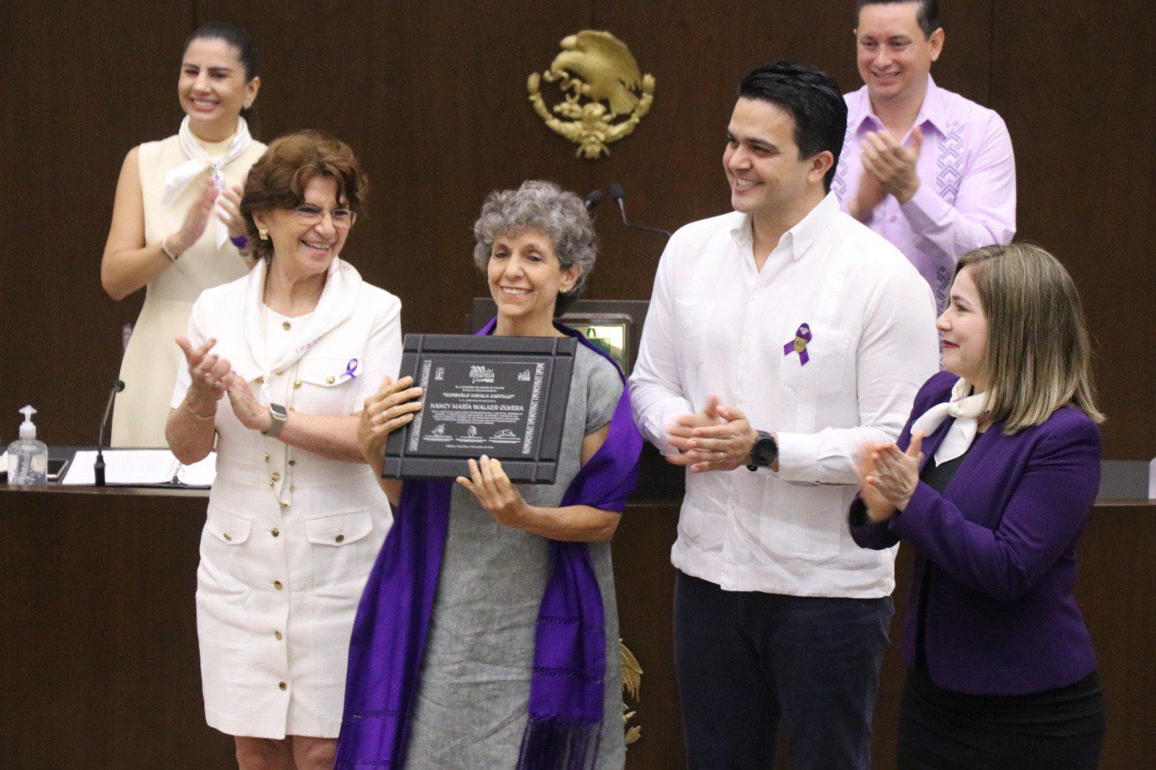 Reconocen a Nancy Walker en el Congreso de Yucatán