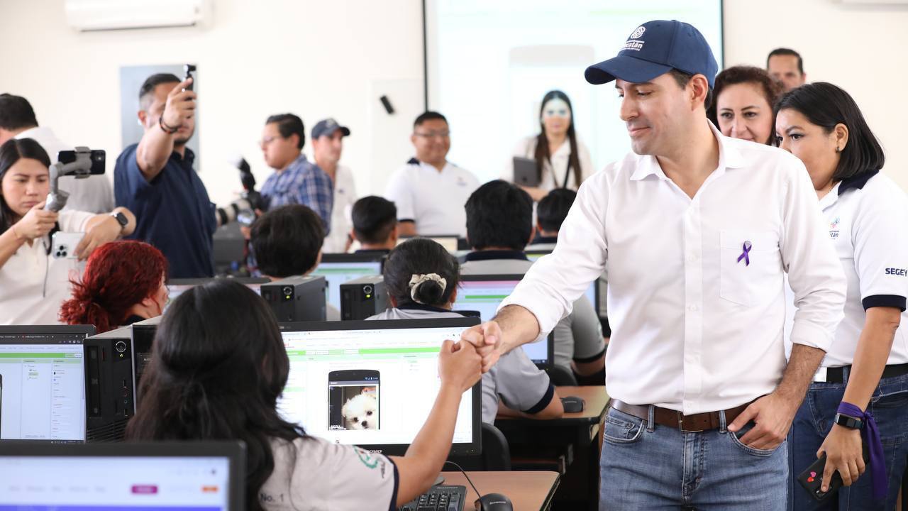 Mauricio Vila supervisa avance del programa ‘Yucatán Digital’