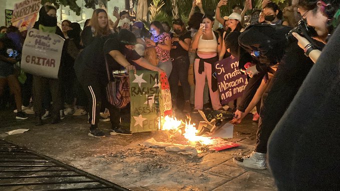 Se registran actos de vandalismo en marcha del #8M de Mérida