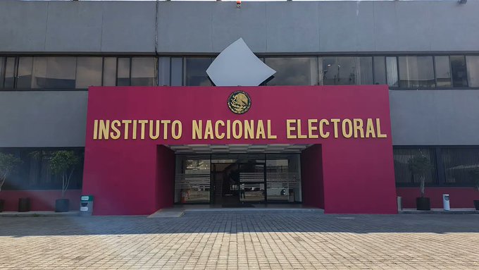Presidencia impugna freno a reestructuración del INE