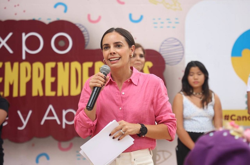 Ana Patricia Peralta respalda a niñas y niños cancunenses emprendedores