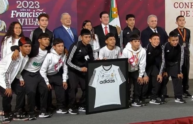 Celebran AMLO a jóvenes de Nuevo León por triunfo Desafío Mundial Del Real Madrid 2023