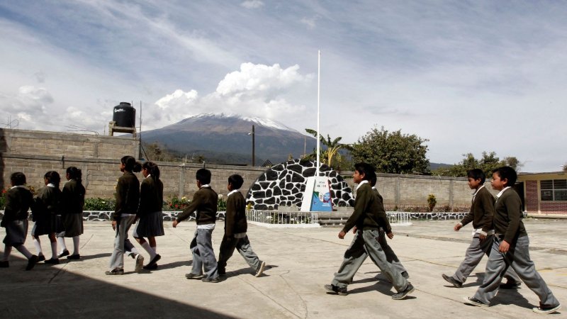 Garantiza SEP continuidad de servicios educativos de nivel Básico en los municipios aledaños al volcán Popocatépetl