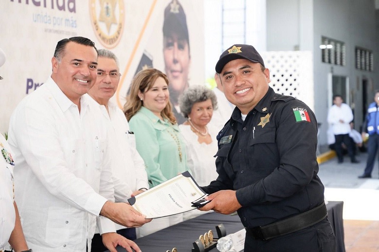 Renán Barrera conmemora el 20° aniversario de la Policía de Mérida