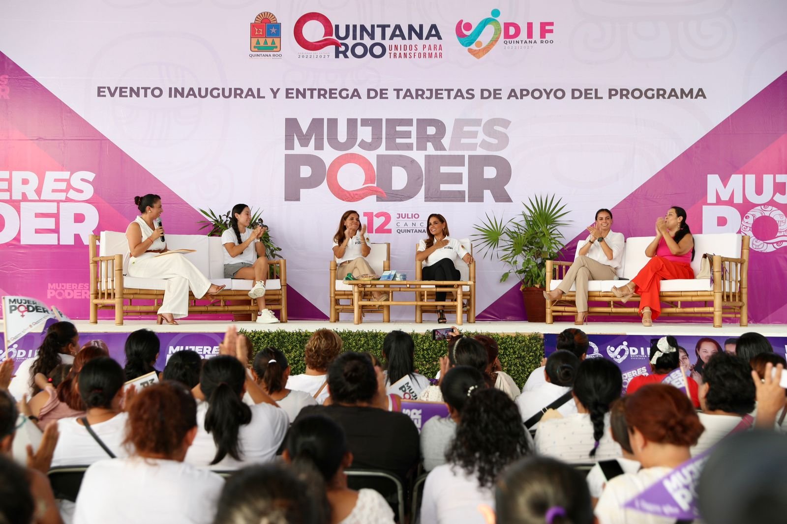 Mara Lezama entrega las primeras tarjetas de “Mujer Es Poder”