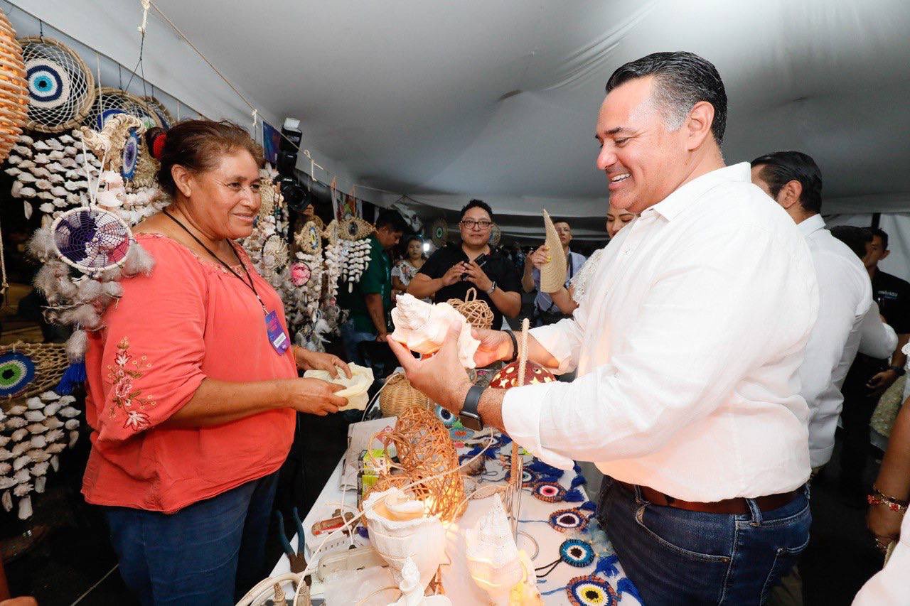 Llevan a cabo “Encantos de Yucatán”, una exhibición de artesanos en Mérida