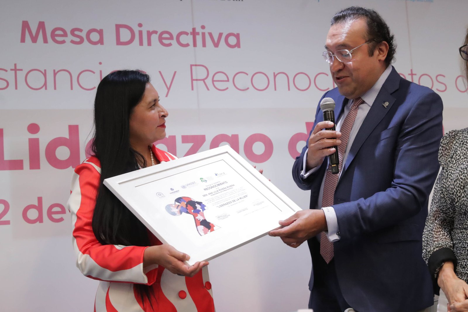 Senado entrega reconocimientos a 198 participantes del diplomado en “Liderazgo de la Mujer”