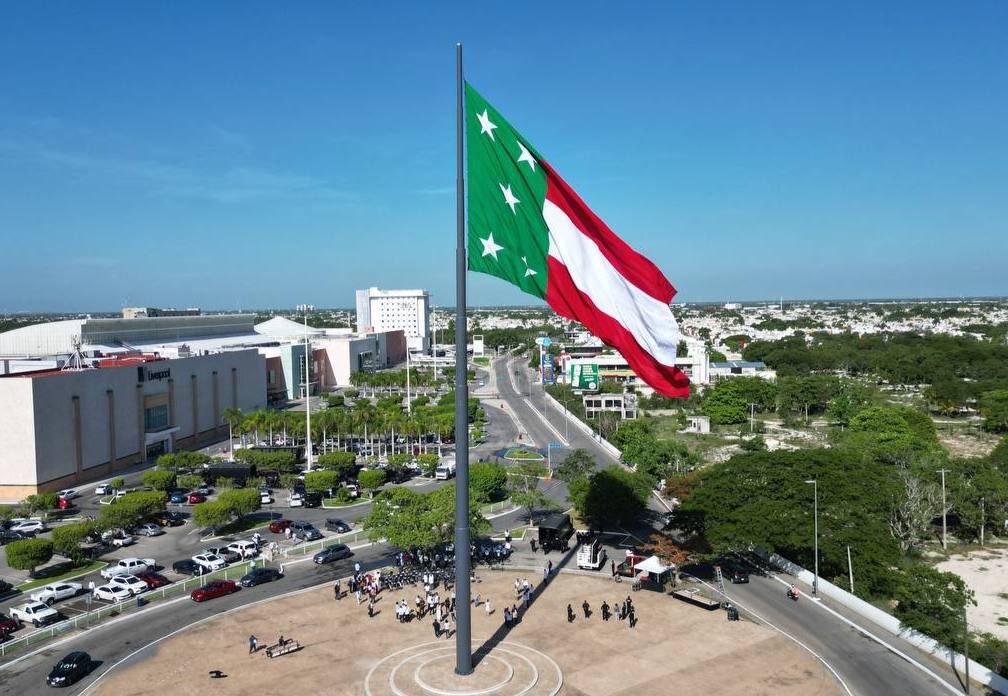 Izan la bandera de Yucatán después de 182 años