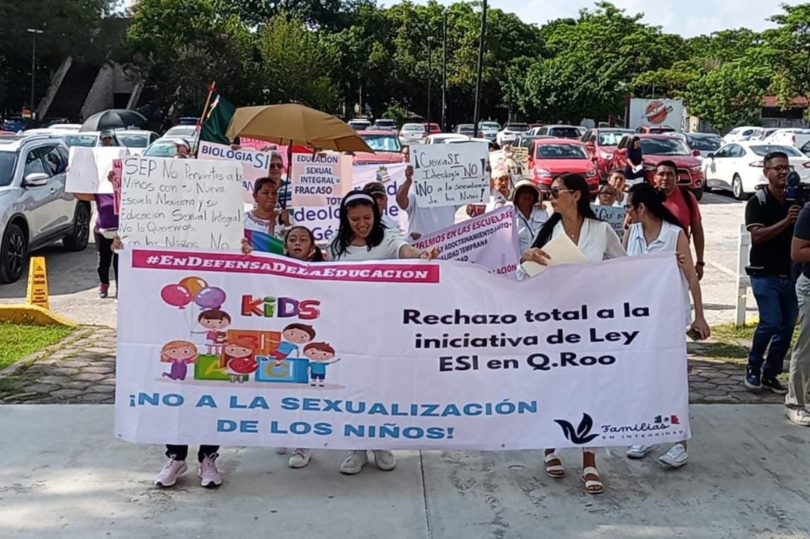 amilia-de-qroo-protestan-contra-los-nuevos-libros-de-texto-jpeg