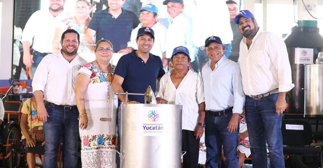 mauricio-vila-entrega-obras-y-apoyos-en-espita-jpeg