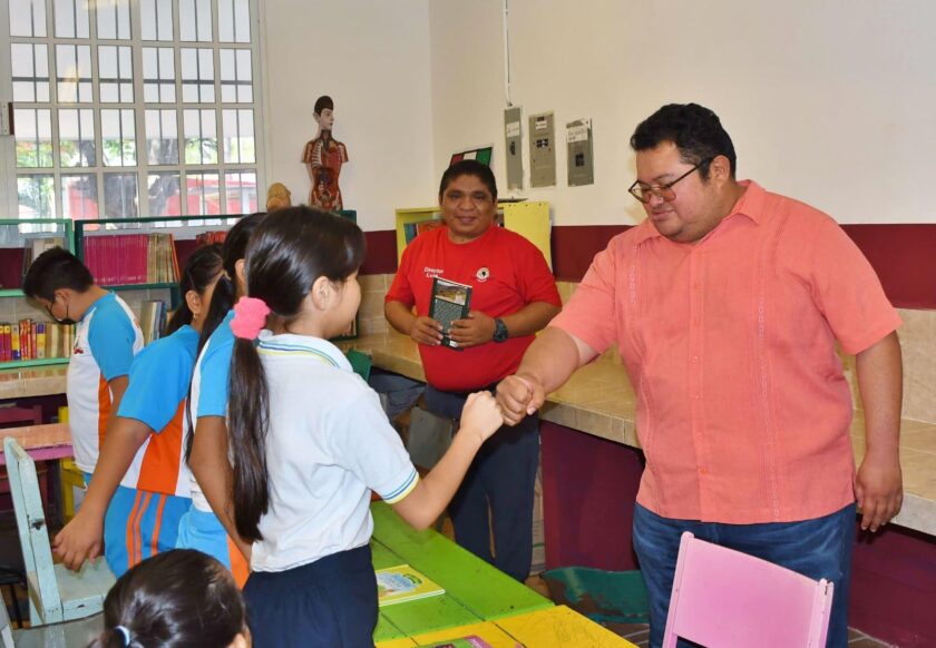 Rehabilitan la biblioteca de la escuela Leona Vicario en Cozumel