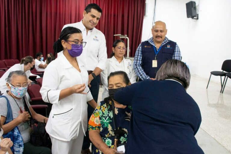 IMSS Yucatán continúa con la campaña de vacunación contra influenza y Covid-19