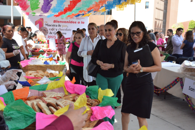 Para conmemorar el Día Mundial del Pan, la SEFODECO realizó la primera Muestra de pan, café y chocolate