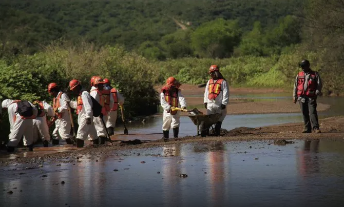 Grupo México, dispuesto a dialogar sobre derrame en río Sonora: AMLO