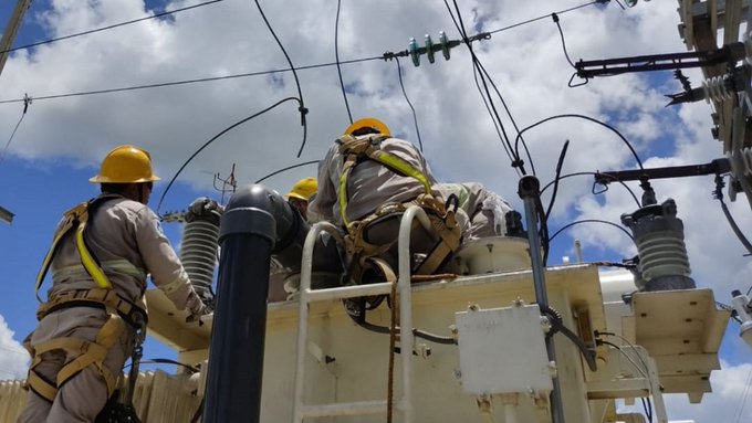 Restablece CFE servicio eléctrico al 86% de los usuarios afectados por el huracán Norma en BCS y Sinaloa