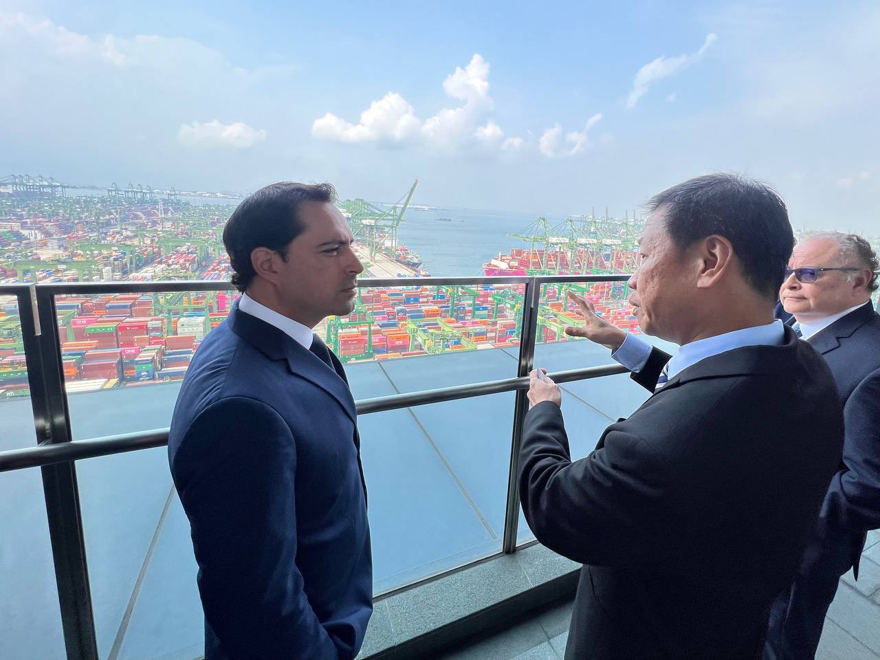 Mauricio Vila visita el puerto de Singapur; busca replicar buenas prácticas en el de Progreso
