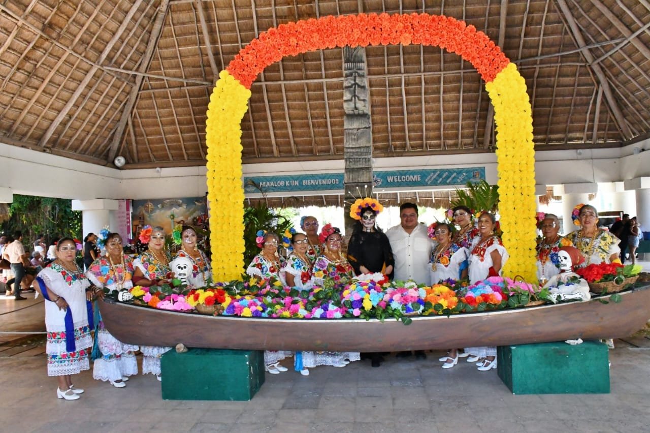 Inaugura FPMC altar de muertos dedicado a Campeche en Chankanaab