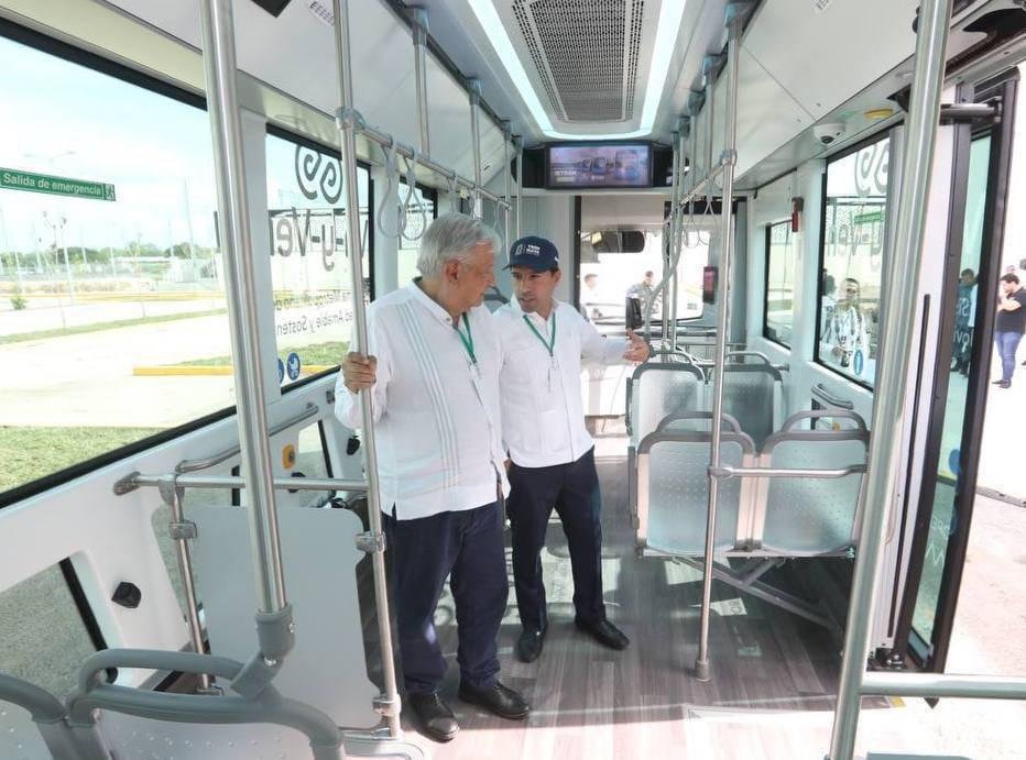 Vila y Obrador inauguran Ie-tram, primer transporte público 100% eléctrico, único en AL