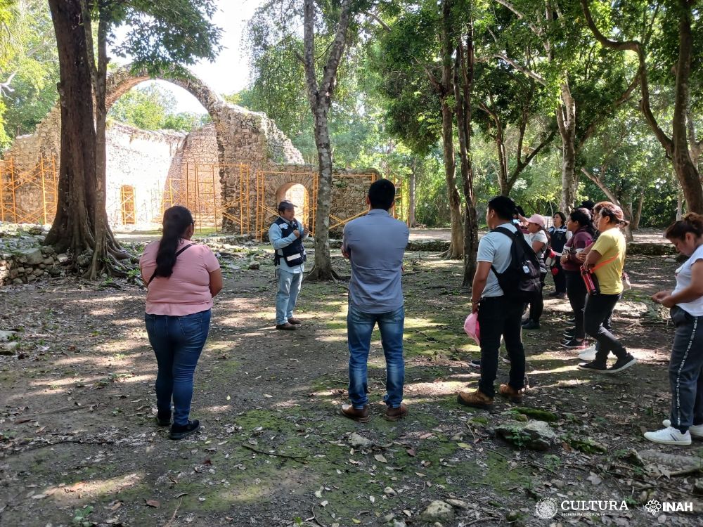 Estudiantes de turismo alternativo visitan sitio arqueológico Oxtankah