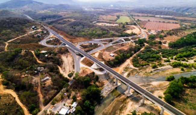AMLO inaugura carretera en Oaxaca