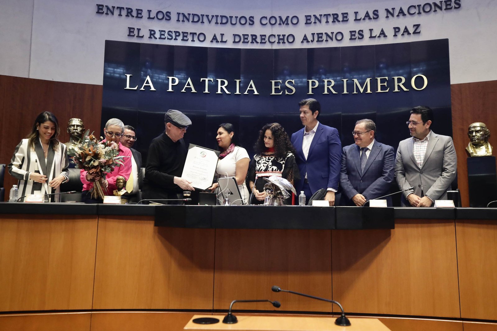 Senado galardona a poetea veracruzano