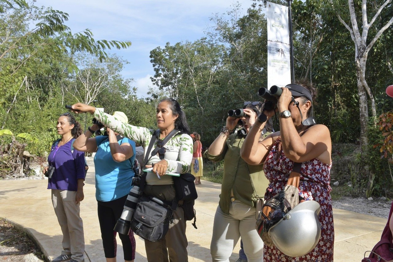 realizan-observacion-de-aves-alas-y-mujeres-por-el-8m-jpeg