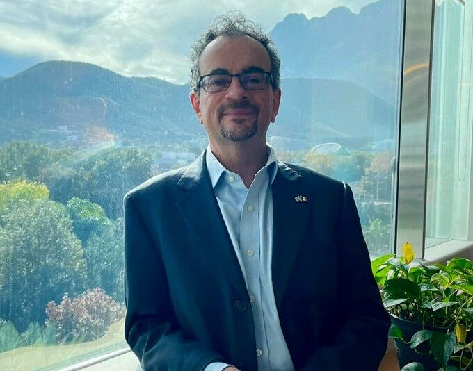 le-a-un-trabajador-e1717189490585-jpg-jpg