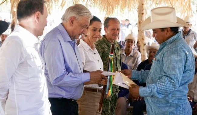 Obrador devuelve 13 mil hectáreas a Pueblo Yaqui