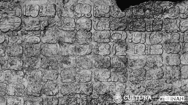 Descubren extenso texto glífico maya en la Zona Arqueológica de Cobá, en Quintana Roo