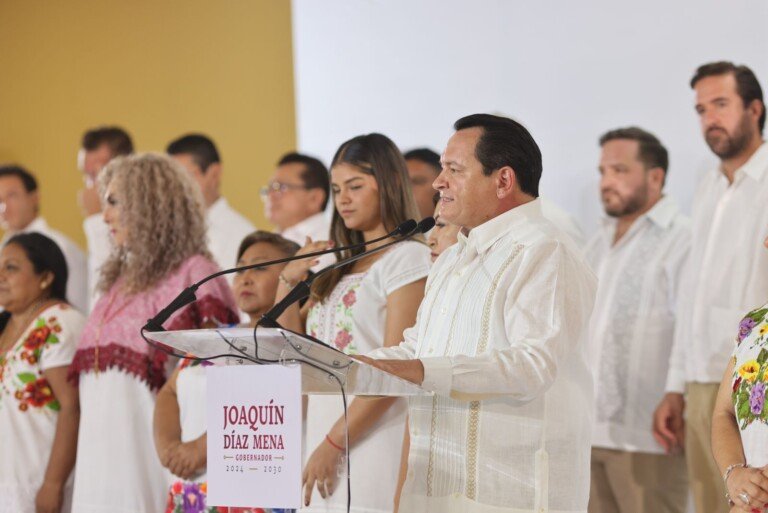 Huacho presenta al gabinete ampliado de su gobierno