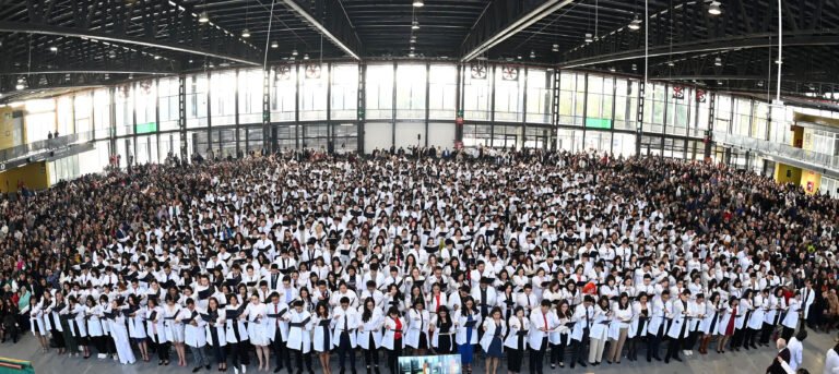 Más de mil 500 médicos de la UNAM iniciarán su servicio social en todo México