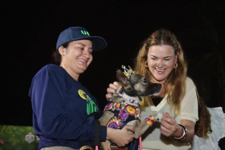 En Mérida, coronan a primeros reyes “perrunos” del Carnaval Amazónico 2025