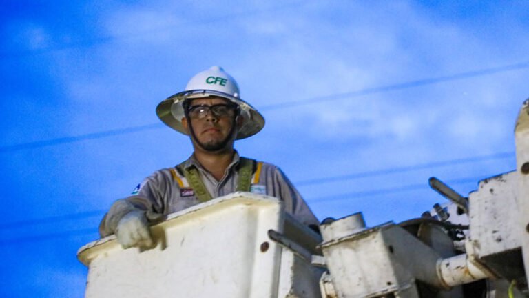 Debido a los apagones, titular de CFE viaja a Yucatán