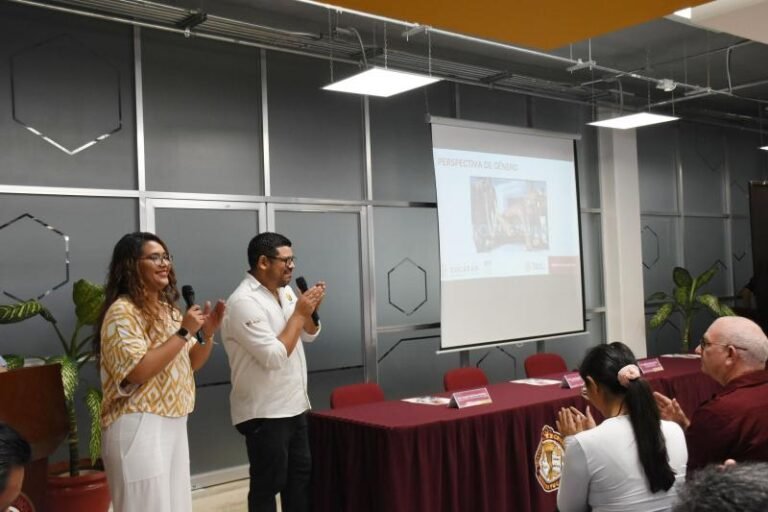 Fortalecen salud mental de docentes con talleres especializados