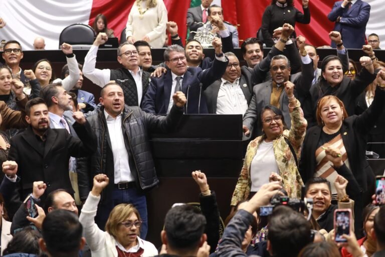 Monreal logra que Comisión Permanente convoque a periodo extraordinario