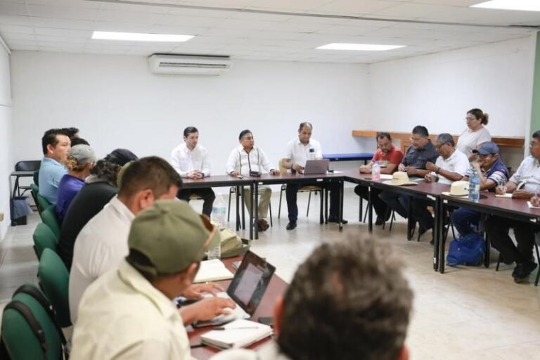 Gobernador de Yucatán logra acuerdo con magisterio y regresan a clases