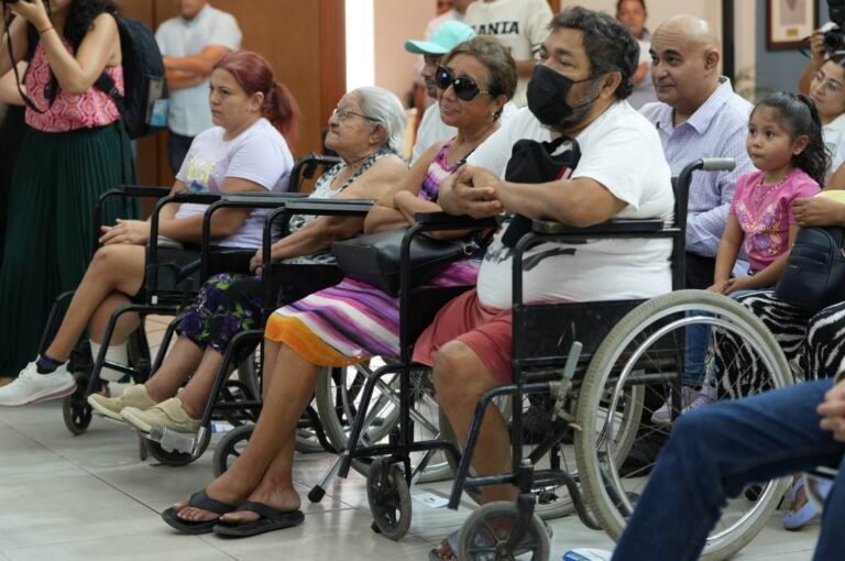 ORTMED Tecnologías Médicas dona decenas de sillas en Mérida