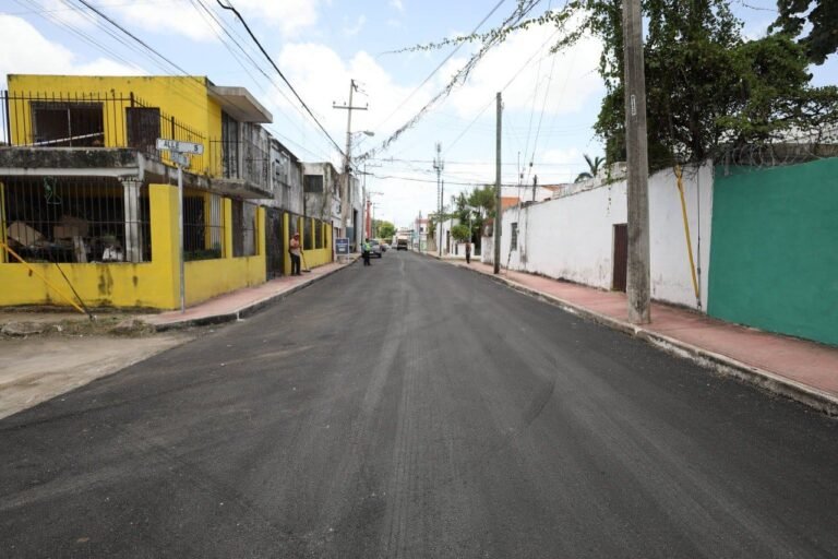 Calle por calle se va repavimentando Mérida