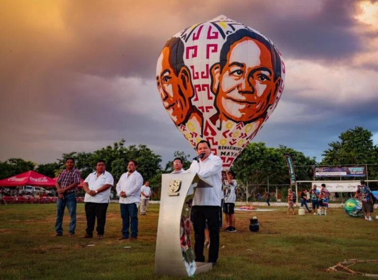 Tahmek se ilumina con globos de papel