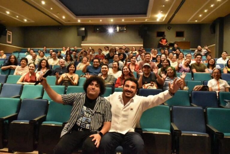 Clavadistas de “La Quebrada” se meten al Teatro Armando Manzanero