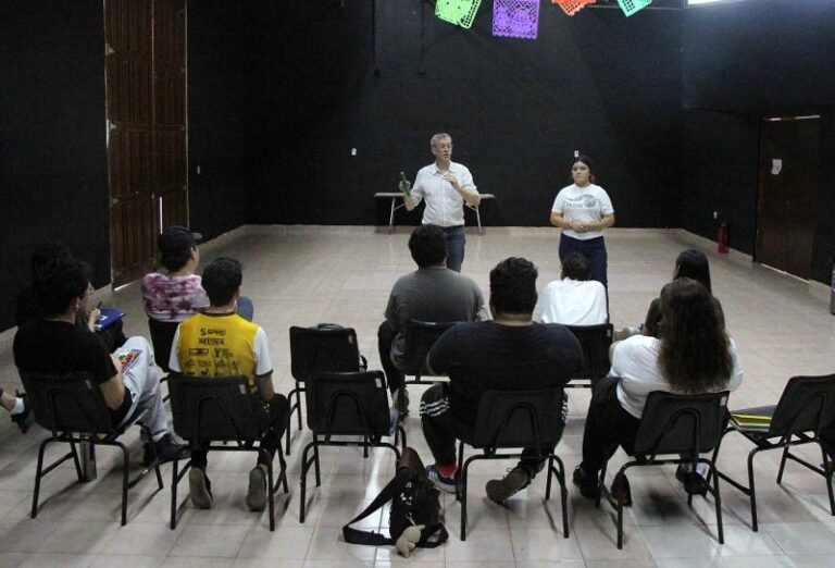 Richard Maxwell lidera taller de teatro experimental en el Cecuny